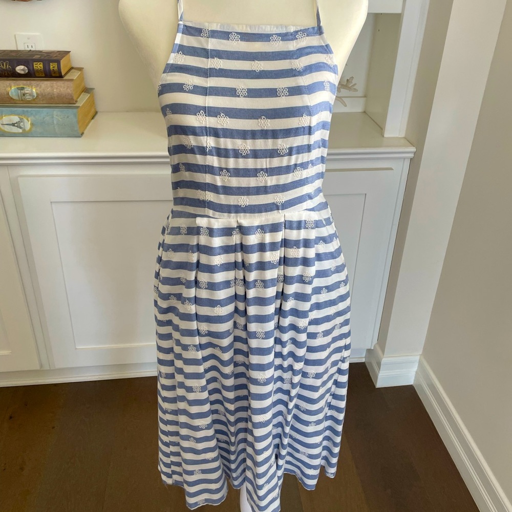 Very cute! Blue and white striped Juniors Dress w/ POCKETS